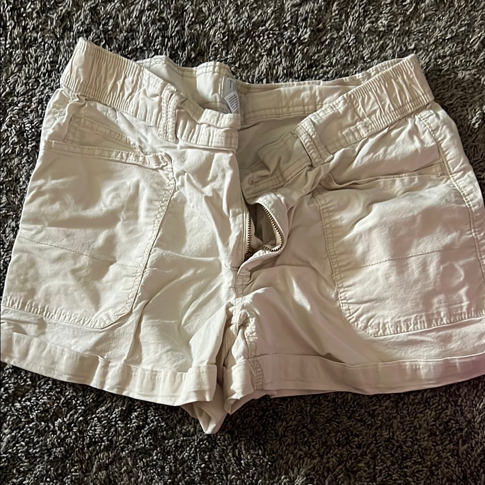 Time and Tru Cream Cargo Shorts Relaxed Fit